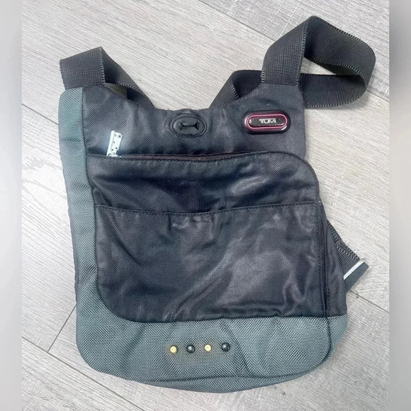 Tumi BLK/5132D Shoulder Bag UNISEX - Picture 1 of 7